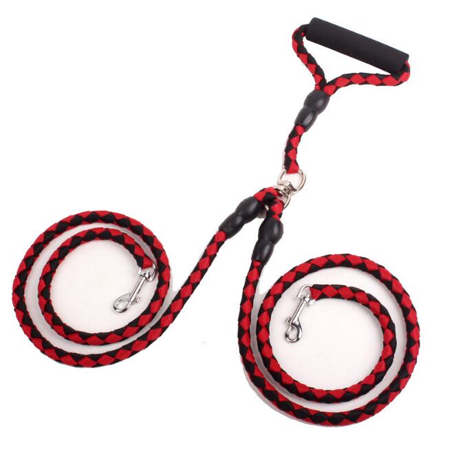 double-ended dog traction rope made of heavy-duty nylon with reflective threads and durable metal clips.
